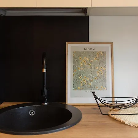 Апартаменты Quiet Modern 1-bedroom In Ivory Pipera *