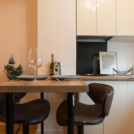 Daire Quiet Modern 1-bedroom In Ivory Pipera Bükreş